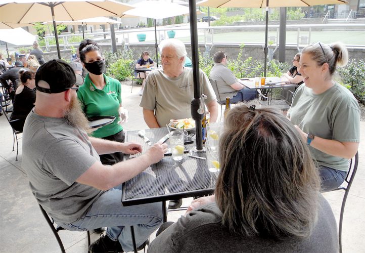 Diners get some fresh air in Steubenville